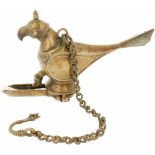 Een bronzen olielamp in de vorm van een roofvogel. Naar antiek voorbeeld.Afm. 13 x 20 cm.A bronze