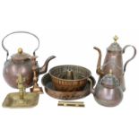 Een lot divers koperwerk w.o. ketels en bakvormen.A lot of diverse copperware including boilers