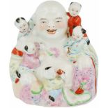 Een porseleinen Boeddha met kindjes. China midden 20e eeuw.Afm. 14 x 12,5 cm.A porcelain Buddha with