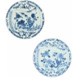 Een set van twee porseleinen borden met floraal decor. China, Qianglong.Chips. Ø 22,5 cm.A set of