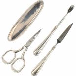 Manicure set zilver.Art deco gevormd met strakke lijnen als decoratie. Duitsland, Pforzheim,