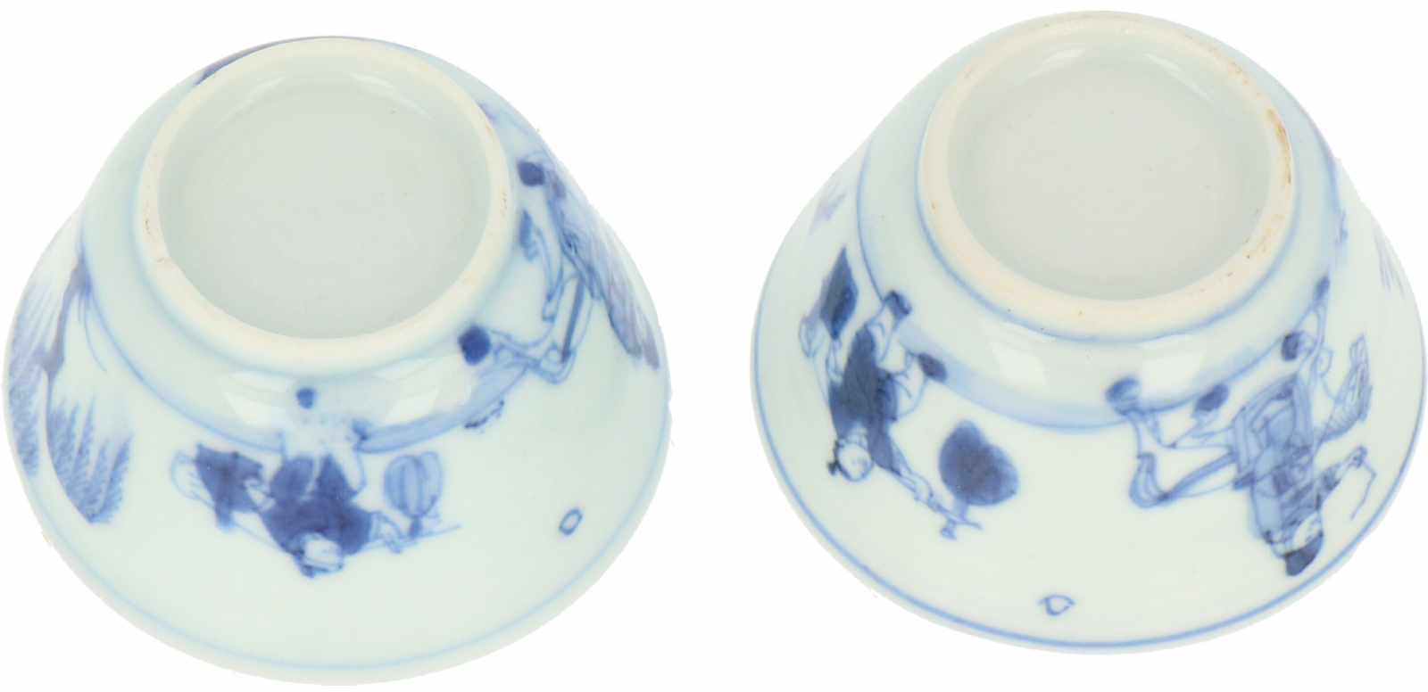 Twee porseleinen cups met decor van Joosje te paard. China, Kangxi.Chips en haarlijnen. Afm. 3,5 x 6 - Image 2 of 2