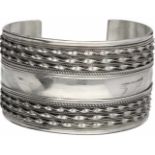 Brede bangle armband zilver - 925/1000.D: 5,7 cm. Gewicht: 55,2 gram.Wide bangle silver - 925/1000.
