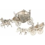 (2) Miniatuur koetsen zilver.Koets en rijtuig met paarden en koetsier. Nederland, Schoonhoven,