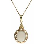 Collier met hanger bicolor goud, opaal - 14 kt.Opaal ca. 15 x 12 mm. L: 46,5 cm. Gewicht: 6,6 gram.