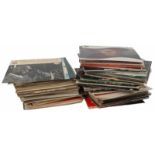 Een Lot met vinyl langspeelplaten. Voornamelijk Jazz. Diverse formaten. A lot with vinyl records.