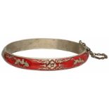 Vintage armband, Siam red nielo.Met veiligheidskettinkje. D: 6 cm. Gewicht: 15,6 gram.Vintage