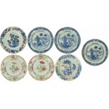 Een lot van zeven porseleinen borden met onder anderen Famille rose decor. China, 18e eeuw.Diverse