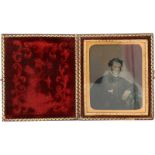 Antiek fotolijstje met Daguerreotypie van een heer.An antique picture frame with the Daguerreotype