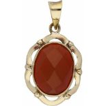 Hanger geelgoud, carneool - 14 kt.LxB: 2,8 x 1,5 cm. Gewicht: 2 gram.Yellow gold pendant,