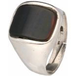 Zegelring heren zilver, onyx - 835/1000.Ringmaat licht verstelbaar. Ringmaat: 20 mm. Gewicht: 5,9
