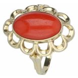 Antieke ring geelgoud, bloedkoraal - 14 kt.Bloedkoraal ca. 15 x 9 mm. Ringmaat: 21 mm. Gewicht: 4,