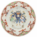 zurückgezogenA porcelain dish with famille rose decor, family crest of family Nolthenius. China,