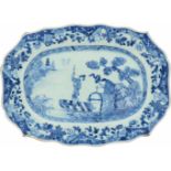 Een porseleinen vleesschaal met landschap decor. China, Qianglong.Chips. Ø 28 cm.A porcelain meat