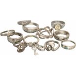 Lot ringen zilver, zirkonia - Diverse gehaltes.O.a. Zinzi. Diverse ringmaten. Gewicht: 39,2 gram.Lot