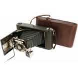 Een Eastman Kodak - No. 3-A Model B5 - Folding Pocket Kodak camera - ca. 1900 - In leren tas.An