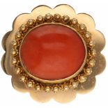 Antieke broche geelgoud, bloedkoraal - 14 kt.Doorsnede bloedkoraal ca. 17 x 14 mm. LxB: 2,6 x 2,8