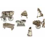 (7) delig lot miniaturen zilver.W.o. stepper, ijscokar, biljarttafel en kolenkit. 20e eeuw,