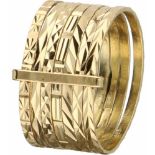 Ring geelgoud - 14 kt.Bestaand uit 7 bewerkte ringen. Ringmaat: 17 mm. Gewicht: 3,7 gram.Yellow gold