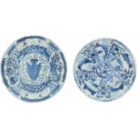 Een lot van twee Chinese bordjes met floraal decor. China, Kangxi.Ø 12,5 cm.A lot of two Chinese