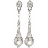 Oorbellen zilver - 835/1000.1 Pouchette ontbreekt. LxB: 4,8 x 0,8 cm. Gewicht: 4,4 gram.Earrings