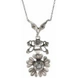 Antiek collier met bloemvormige hanger zilver, diamant - 925/1000.Setje met oorbellen (3435). 8 Roos