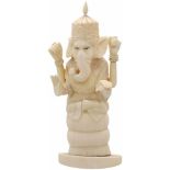 Een ivoren Ganesha. India, 19e eeuw.Afm. 12 x 6 cm.An ivory Ganesha. India, 19th century. Dim. 12