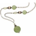 Collier zilver, gesneden jade - 925/1000.1x Doorsnede jade ca. 30 mm en 2x ca. 19 mm. L: ca. 88