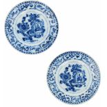 Een set van twee aardewerk borden met landschapsdecor. Delft, 18e eeuw.Randschade. Ø 22 cm.A set