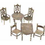 (7) delig lot miniatuur meubelen zilver.W.o. tafels en stoelen in diverse uitvoeringen. 20e eeuw,