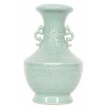 Een celadon-stijl vaas met drakenoren. China, 19e/20e eeuw.Afm. 43 x 25 cm.A celadon-style vase with