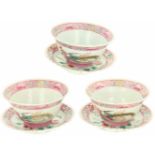 Een set van 3 porseleinen Famille rose Straits of Peranakan kop en schotels met feniksen en