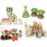 Een gevarieerd lot porselein, aardewerk en glaswerk.Diverse condities. A varied lot of porcelain,