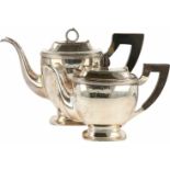 Koffie- en theekan zilver.Met gezwarthouten handvatten. Import, 20e eeuw, Keurtekens: ZII, 835,