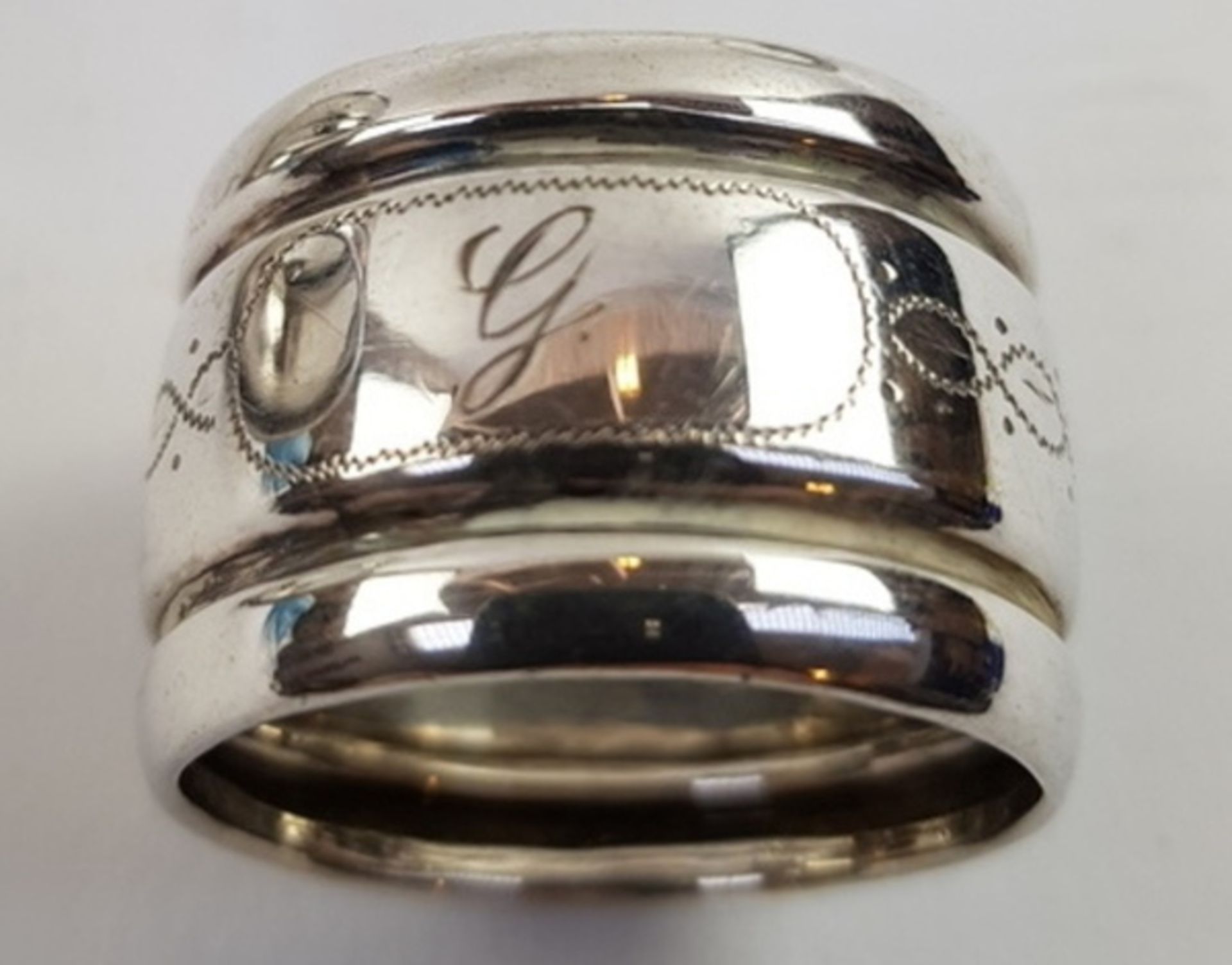 (Curiosa) Zilver, 2 servetringen + 3 vingerdoek ringen 19/ 20e eeuw.Zilver, 2 servetringen + 3 - Image 5 of 6