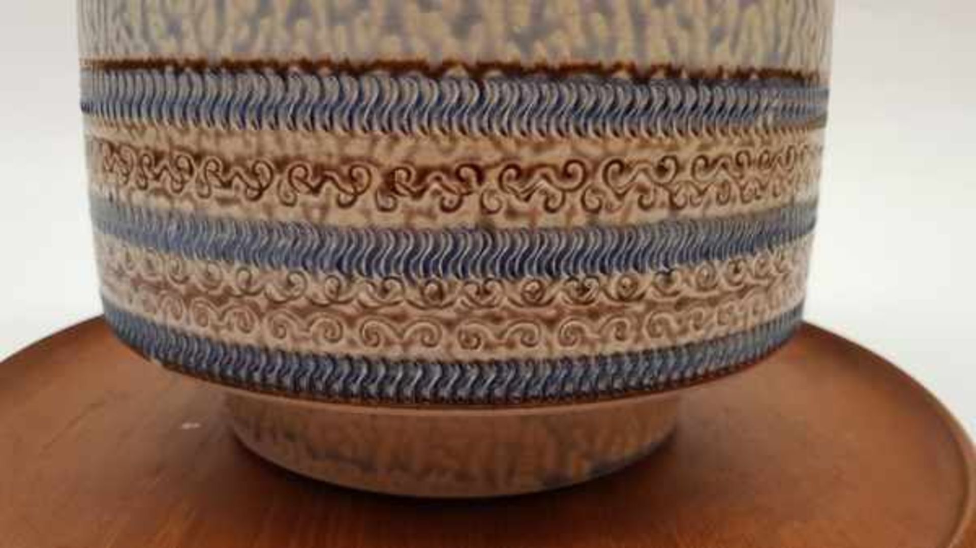 (Design) Steengoed bowl pot op teakhouten dienblad en houten deksel, Noorwegen jaren 60Steengoed - Bild 7 aus 8