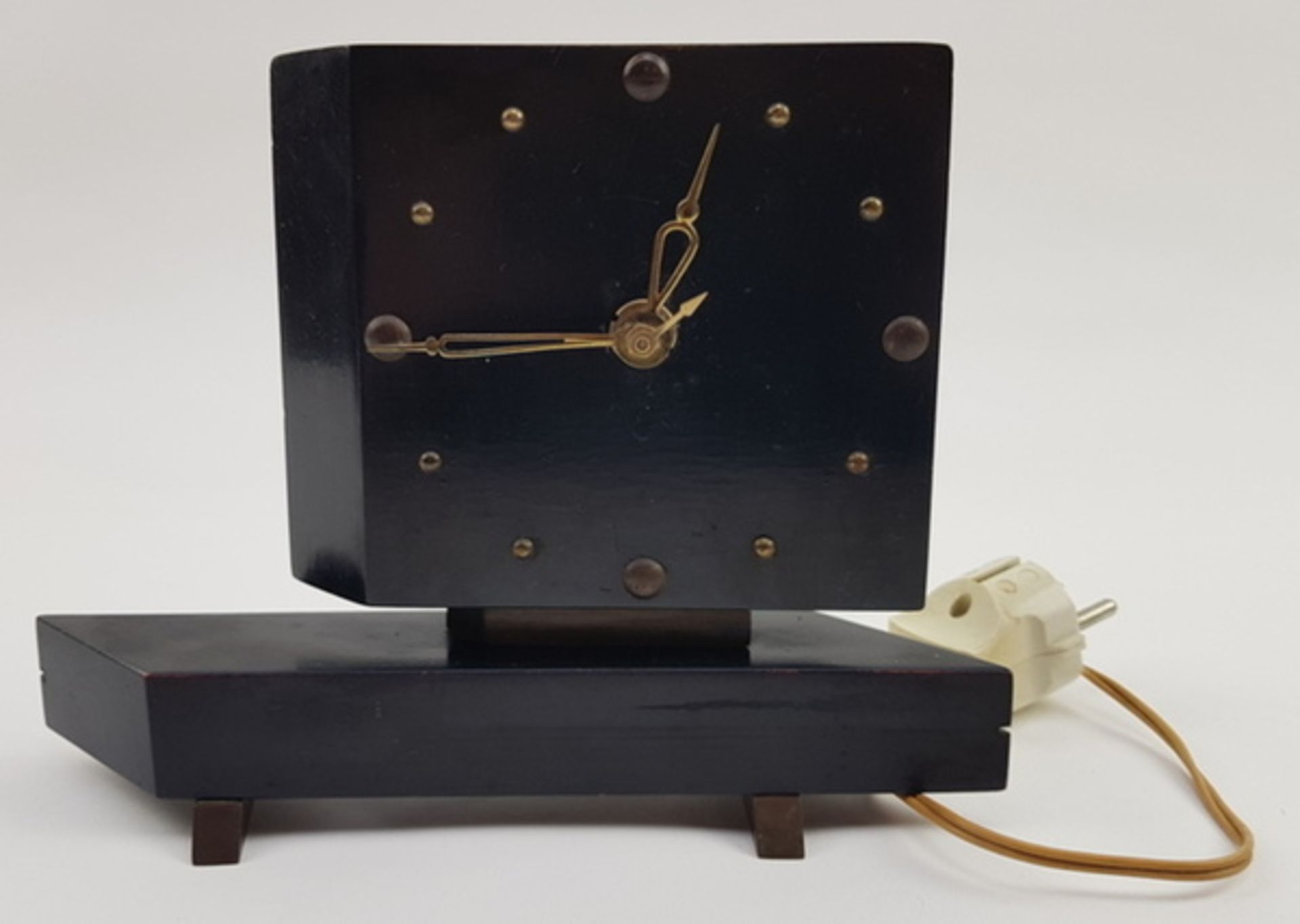 (Design) Houten klok met elektrisch uurwerk, asymetrische vormgeving jaren 50Houten klok met