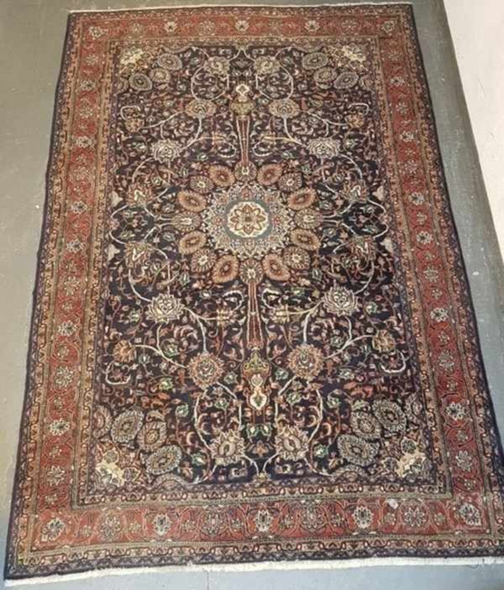 (Curiosa) Groot handgeknoopt tapijt, Iran/ Turkije, 20e eeuwHandgeknoopt tapijt, Iran/ Turkije,