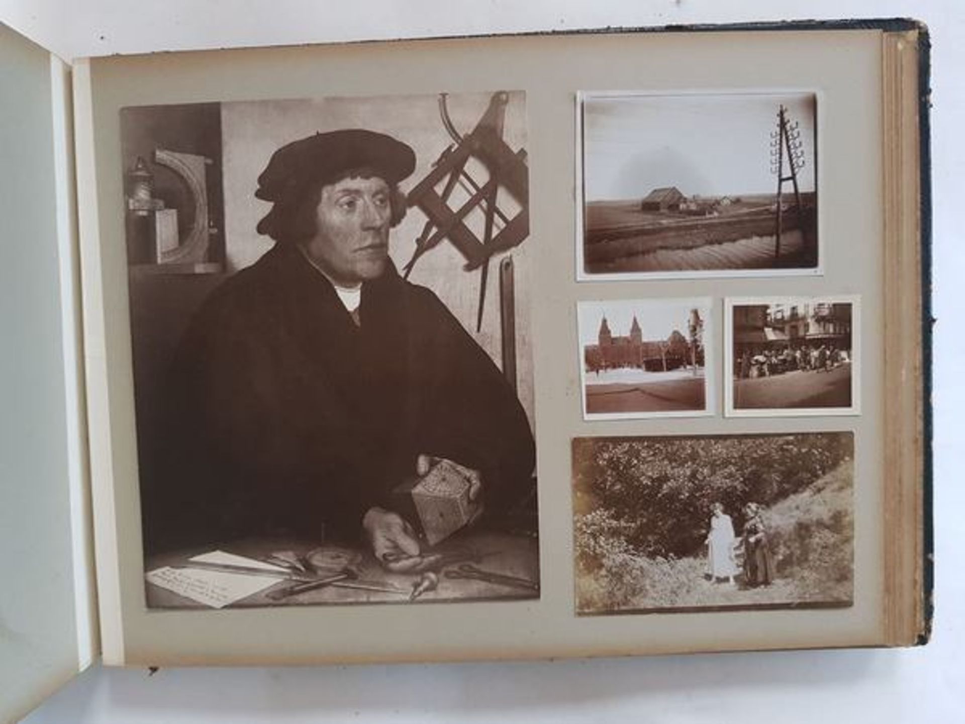 (Boeken) (Fotografie) Vroeg albumOblong zwart album, gevuld met veelal Albumine foto's van - Bild 3 aus 11