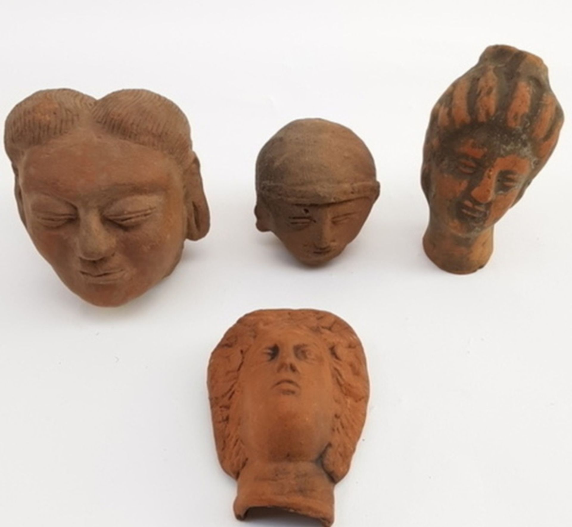 (Aziatica) Terracotta kopjes naar antiek voorbeeld, 20e eeuwTerracotta kopjes naar antiek voorbeeld,
