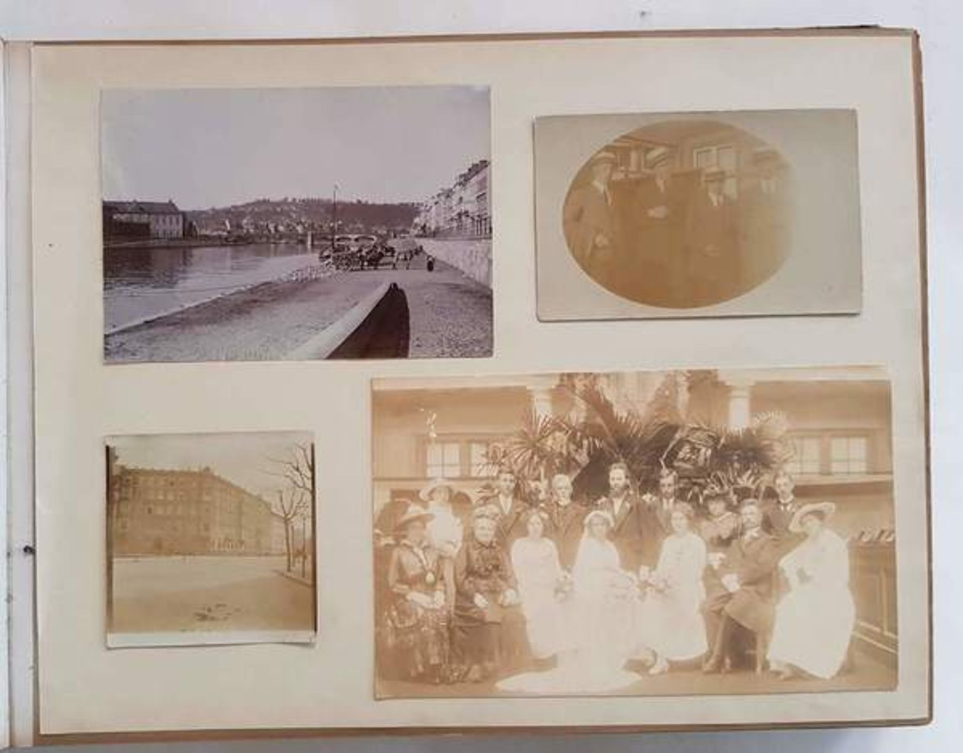 (Boeken) (Fotografie) Vroeg albumOblong zwart album, gevuld met veelal Albumine foto's van - Bild 8 aus 11