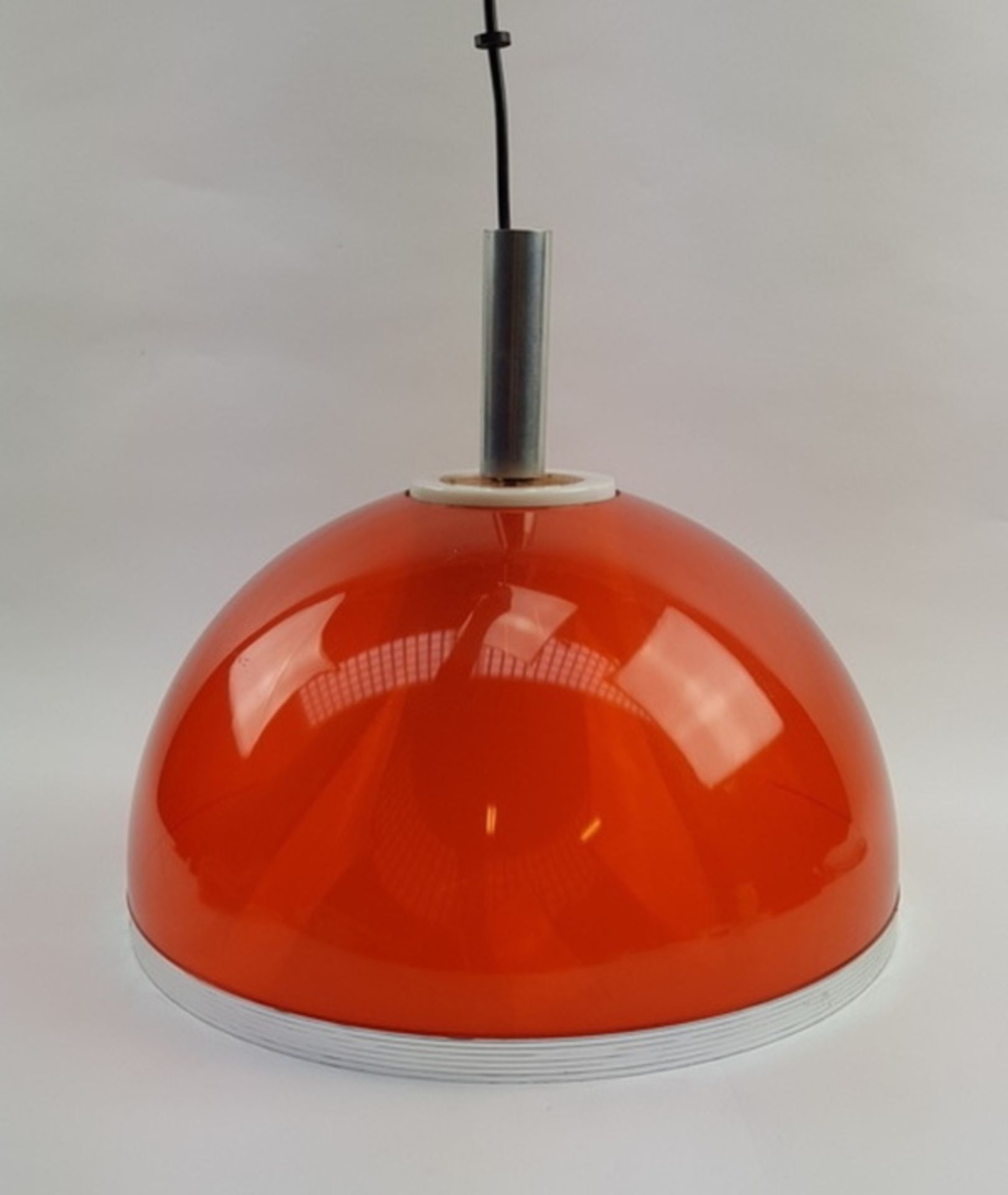 (Design) Hanglamp met oranje plastic kap, ca. 1970Hanglamp met oranje plastic kap, ca. 1970