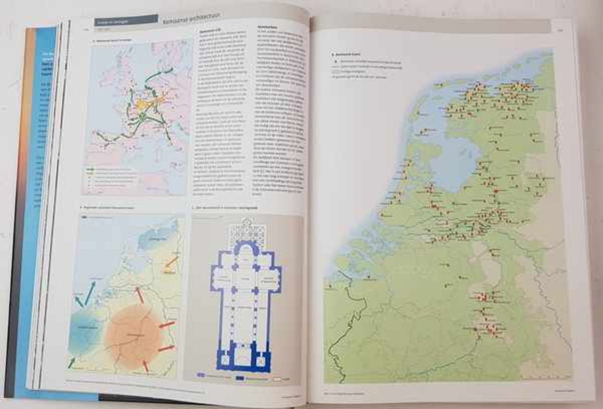 (Boeken) (Atlassen) een lotEen lot van 3 atlassen: (1) De Bosatlas van de Geschiedenis van - Image 13 of 13