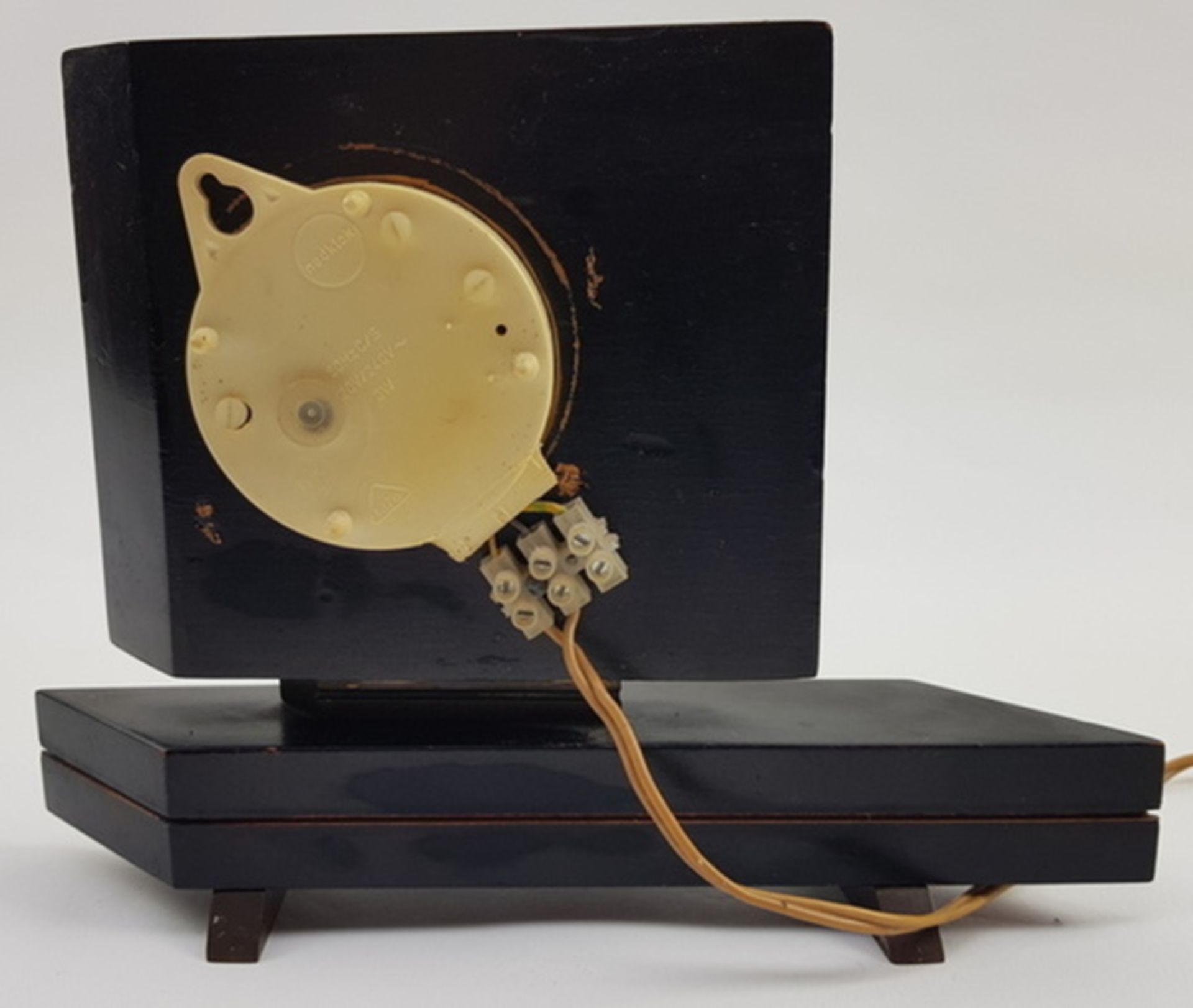 (Design) Houten klok met elektrisch uurwerk, asymetrische vormgeving jaren 50Houten klok met - Bild 2 aus 6