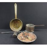 (Curiosa) Messing/koper/smeedijzer, Twee pannen en weegschaal, 19e eeuw.Messing/koper/smeedijzer,