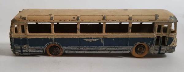 (Curiosa) Dinky Toys, 3 bussen, 1940Franse Dinkys Autocar Chausson 29F, (blauwe en rode versie) - Image 3 of 8