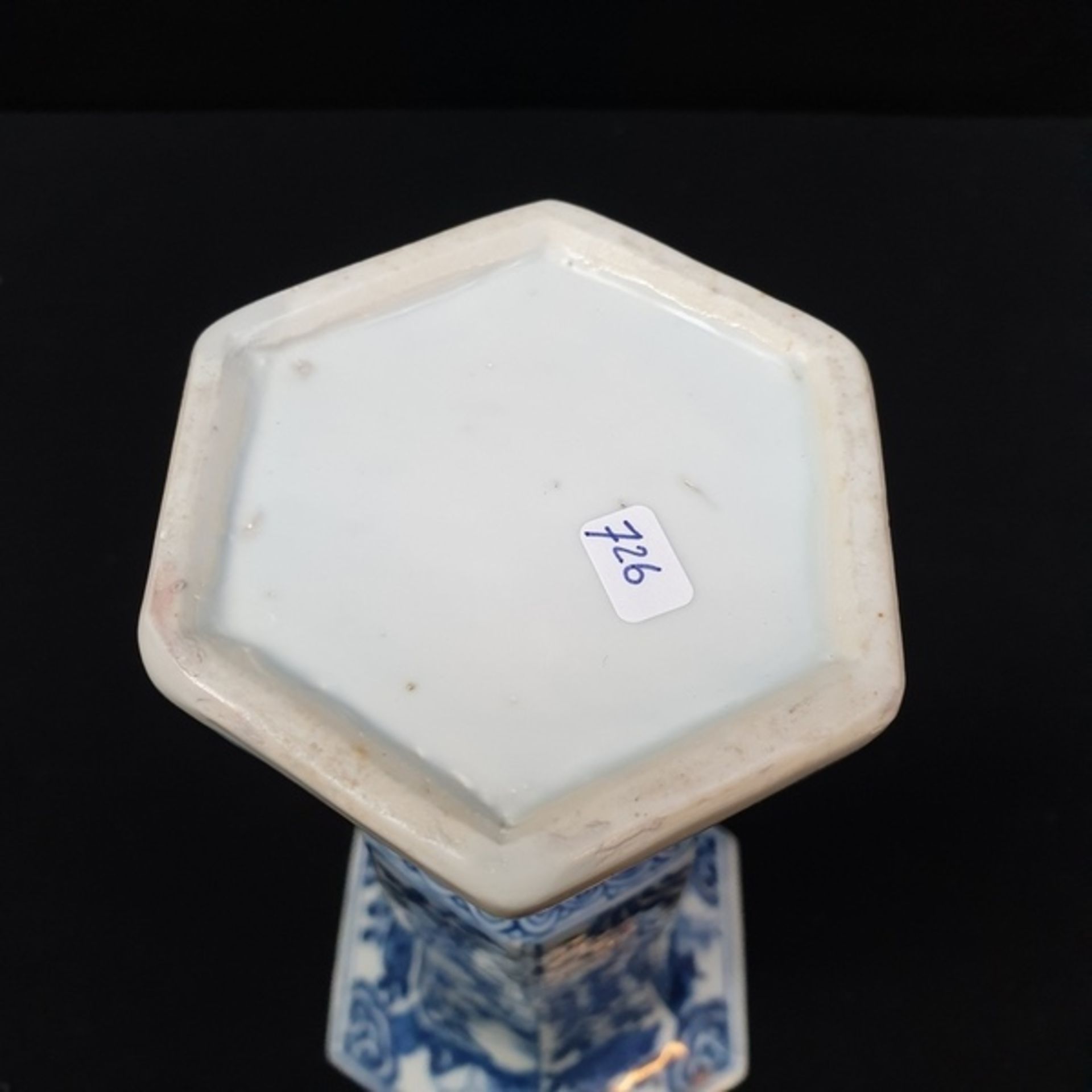 (Aziatica) Porseleinen vaas, octagonaal model, met florale decoratie, China, ca. 1700, Kangxi - Bild 6 aus 8