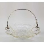 (Curiosa) Kristal/zilver, bonbonschaal met zilveren hengsel, Nederlands 19e eeuw.Kristal/zilver,