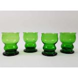 (Antiek) Glas, vier groene bowl glazen, Cornelis De Lorm voor Leerdam glasfabriek, 1918Glas, vier