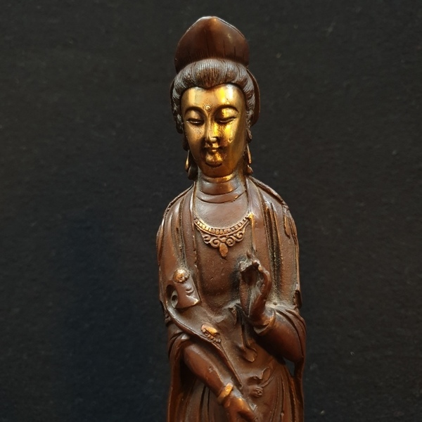 (Aziatica) Bronzen beeld van Guanyin, China, midden 20e eeuwBronzen beeld van Guanyin, China, midden - Image 4 of 8